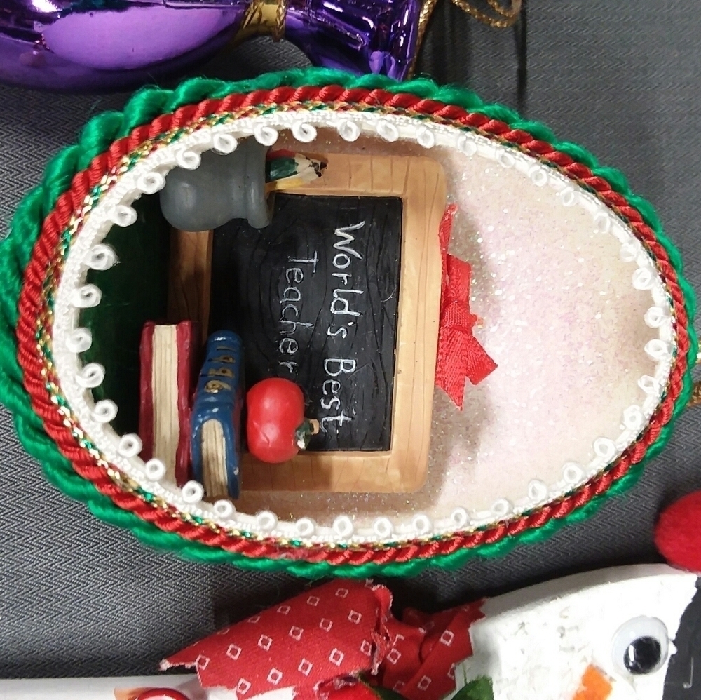 Holiday Decor Bundle - Picture 4 of 6